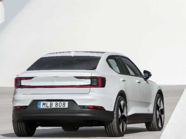 Ecco Polestar 2, l'elettrica svedese (e cinese) che sfida Tesla