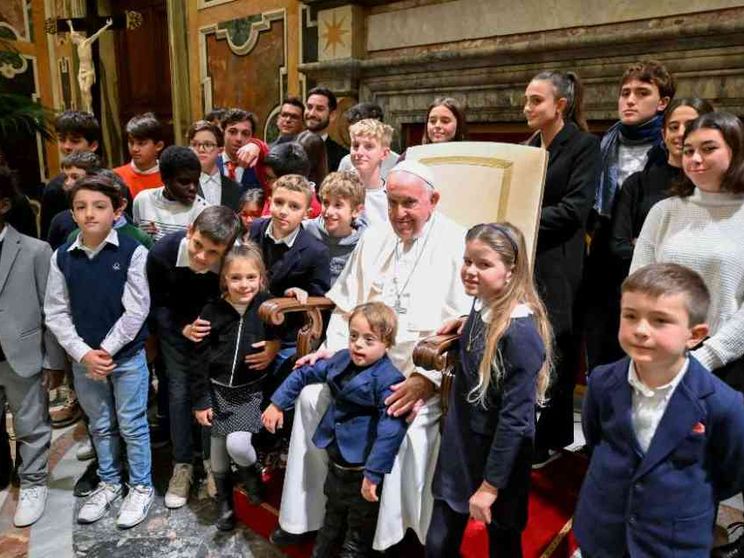 Papa Francesco al Forum delle Famiglie: natalità, la politica passi ai fatti