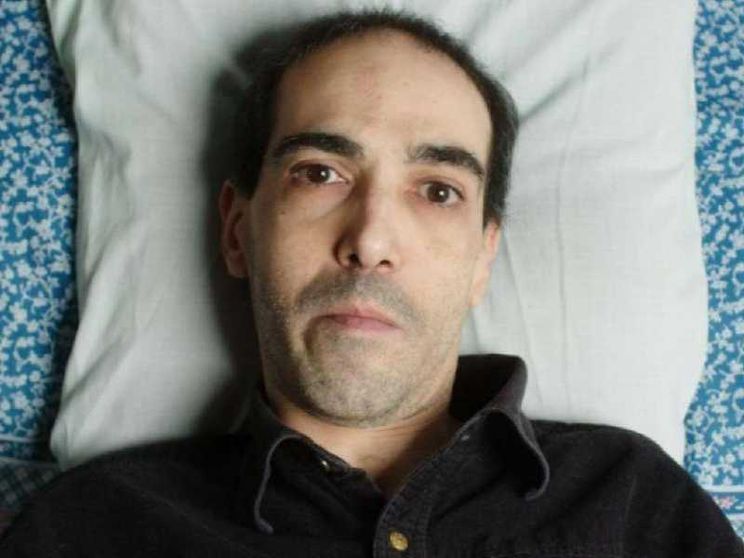 Massimiliano, suicidio assistito in Svizzera. L'unica risposta per i malati?
