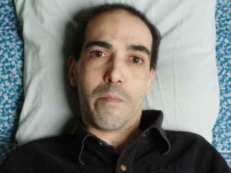 Massimiliano, suicidio assistito in Svizzera. L'unica risposta per i malati?