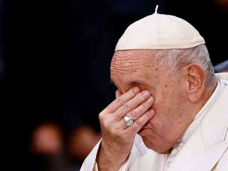 Papa Francesco prega l'Immacolata per l'Ucraina. E si commuove