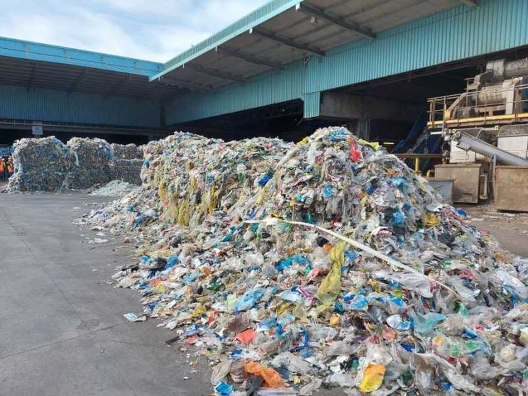 Campioni di riciclo: in tour nella seconda vita di plastica, carta e vetro