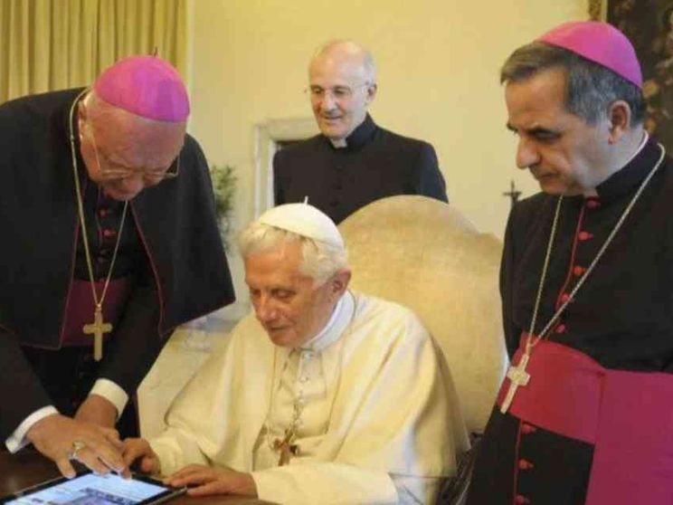 L'account Twitter del Papa, inaugurato da Benedetto XVI, ha già dieci anni