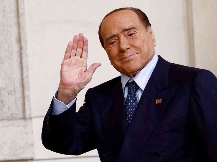 Berlusconi e la battuta sulle donne nello spogliatoio: che tristezza, senatore