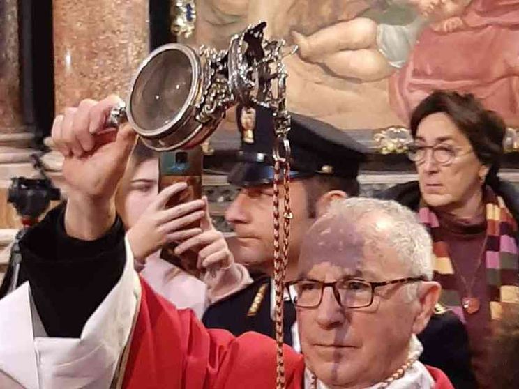 A Napoli San Gennaro, avvenuta anche la terza liquefazione