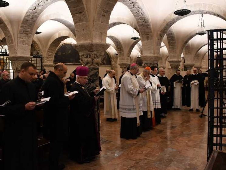 A Bari in preghiera per la pace. Zuppi: non è un sogno ma l'unica strada