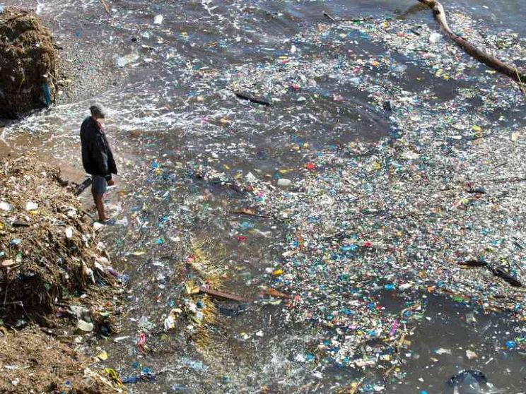 Il mondo sta cercando la strada per un mondo senza plastica