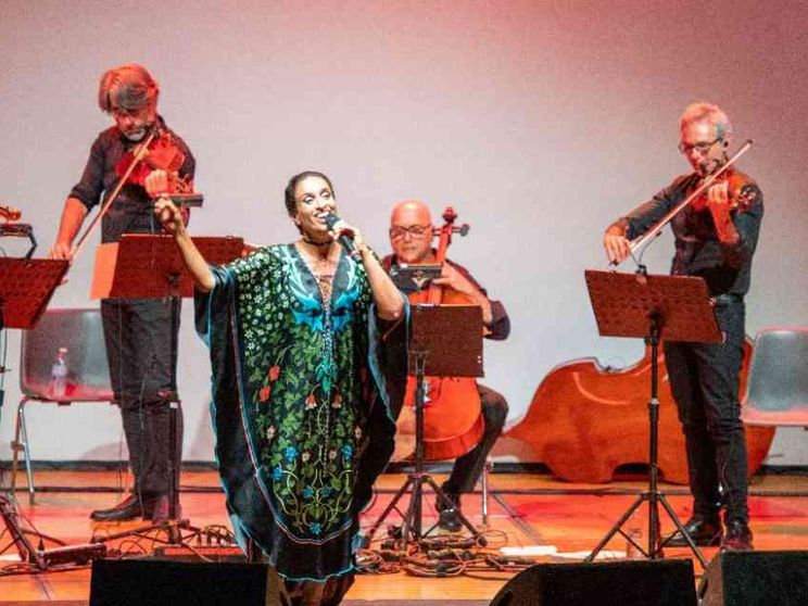 Noa: il mio canto è un inno di pace