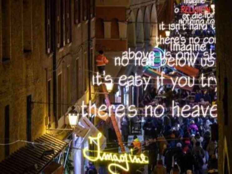 Bologna "immagina" un Natale senza religione