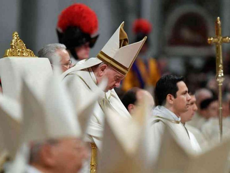 Il Papa: la mangiatoia indica che Dio è vicino, povero, concreto
