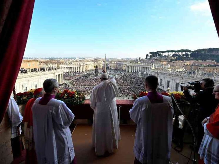 Papa Francesco: «Tacciano le armi. Viviamo una carestia di pace»