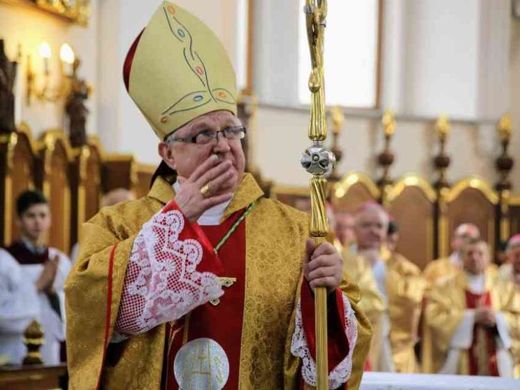 Il vescovo Szyrokoradiuk: «Due razzi colpiscono la chiesa ma non esplodono»