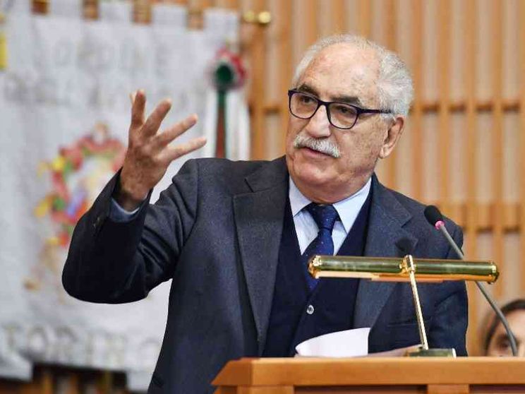 Ong in mare dopo la stretta. Spataro: «Ora disobbedienza civile»