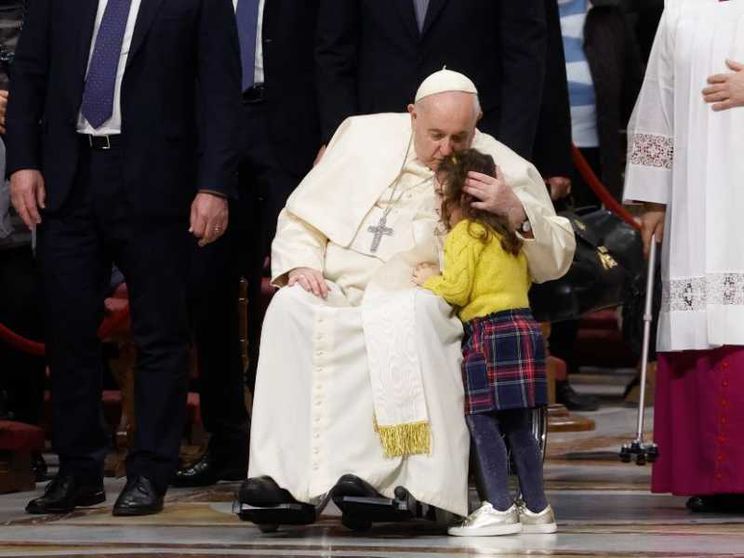 Papa Francesco: gratitudine per il dono di Benedetto, persona gentile