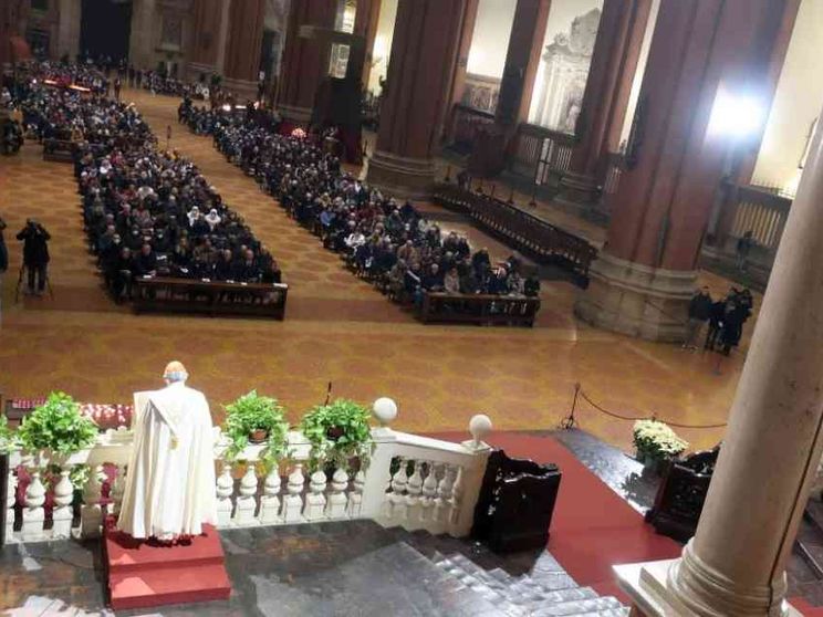 Zuppi: «Sulla scia di Benedetto XVI siate operatori e artigiani di pace»