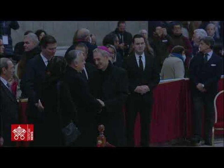 Affetto, gratitudine e preghiera. Già oltre 135mila per Benedetto XVI