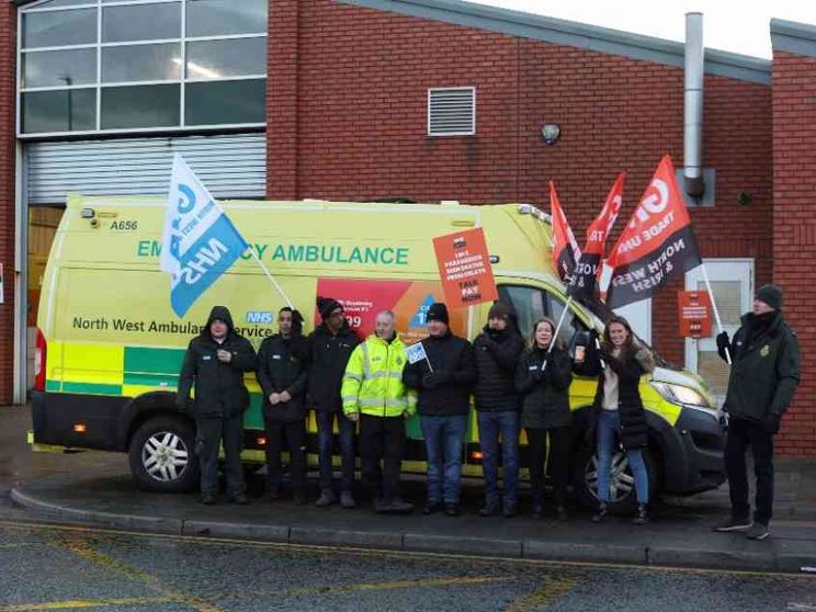 Pronto soccorso in tilt in Gran Bretagna. I medici: la crisi è totale