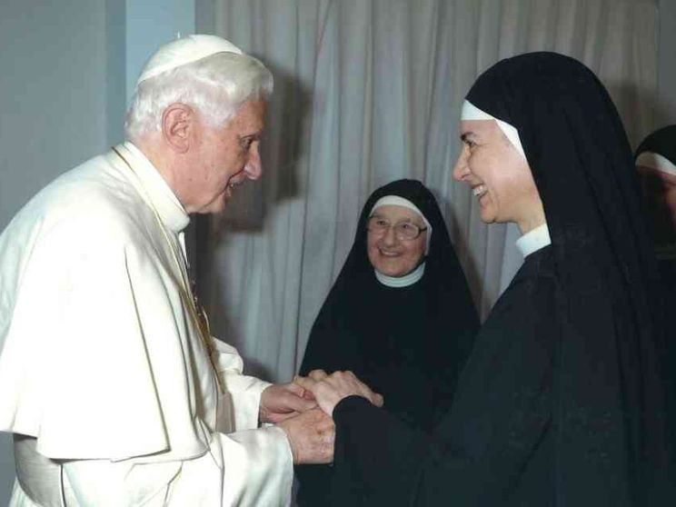 Suor Rita: che emozione quando Benedetto mi affidò i testi della Via Crucis