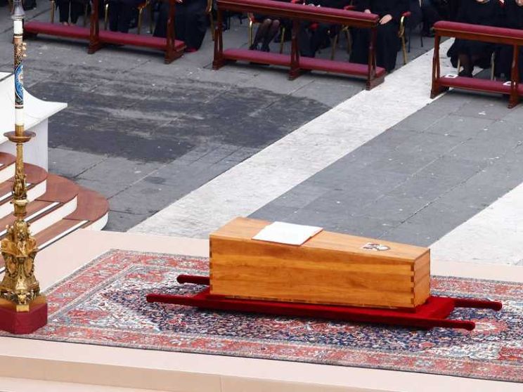 Il testo del rogito inserito nella bara di Benedetto XVI