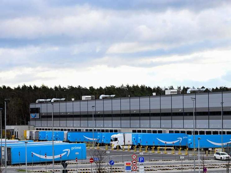 Amazon raddoppia e taglia 18mila posti di lavoro