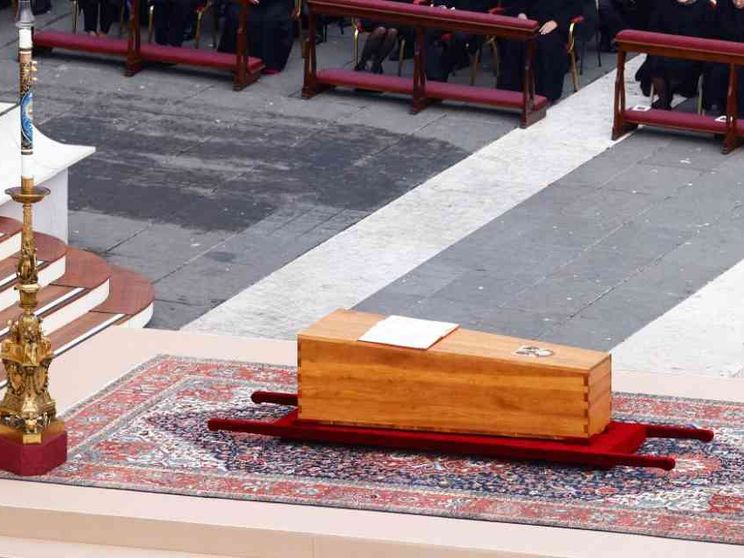 Il testo del rogito inserito nella bara di Benedetto XVI