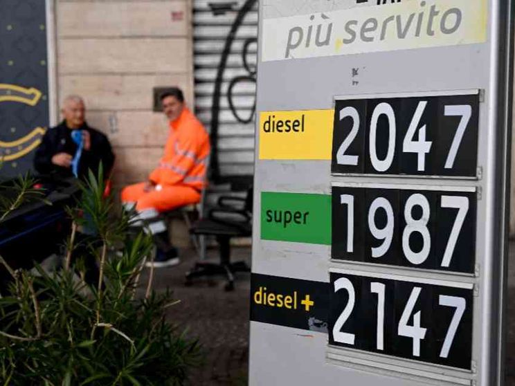 Non è la "speculazione" a mandare i carburanti oltre i 2 euro al litro