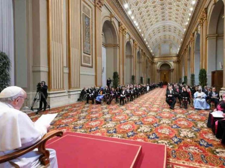 Il Papa: «Occorre un disarmo integrale»