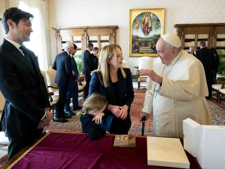 Meloni dal Papa per 35 minuti. Nei colloqui povertà, Ucraina e migrazioni