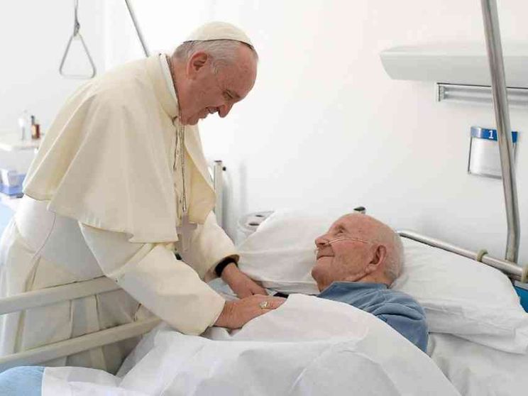 Papa Francesco: contro la malattia cura e compassione