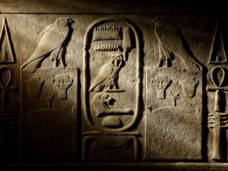 La stele di Rosetta e i segreti della scrittura