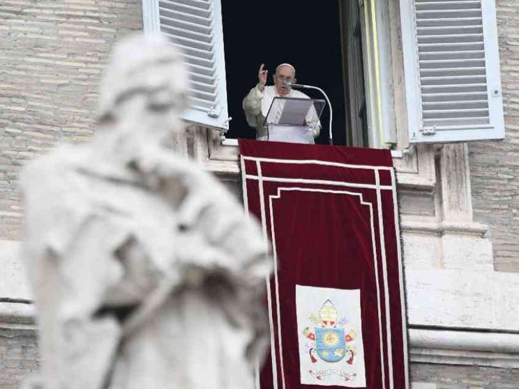 Il Papa: servire con gratuità, senza attaccamento a ruoli e posizioni