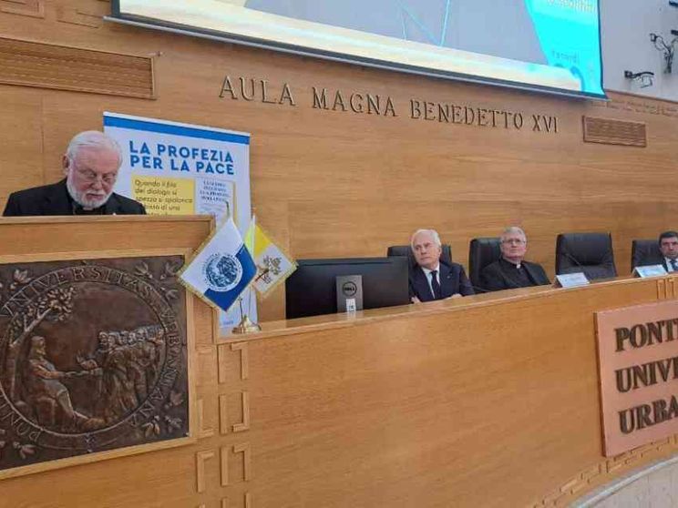 «Uno scandalo la spesa per le armi». E il Papa per ora non andrà a Kiev