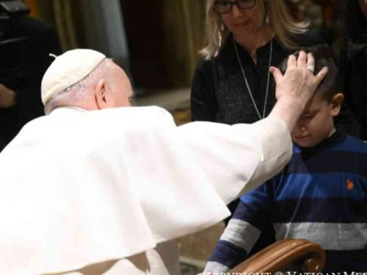 Il Papa: l'analfabetismo è ancora tra le cause del sottosviluppo