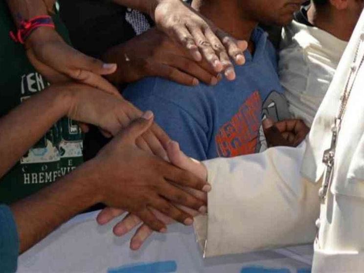 Giornata delle comunicazioni, il Papa: saper parlare con il cuore