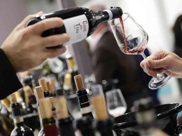 È l'eccesso di alcol che fa male. Si dica chiaro