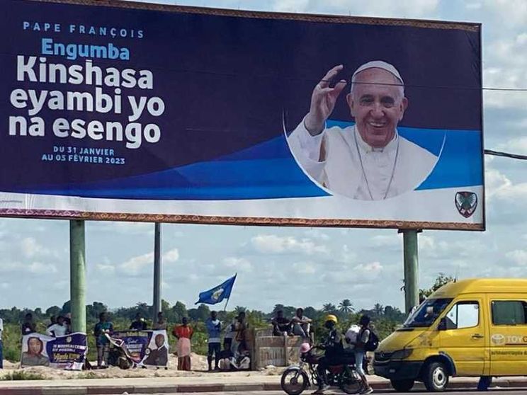 Il Papa è a Kinshasa, in volo una preghiera per i migranti
