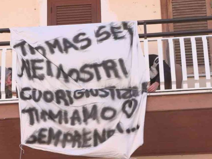 È morto Thomas, vittima della guerra tra bande. Le parole del vescovo