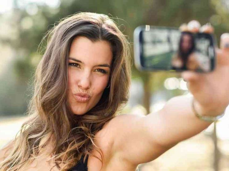 Corsa dei minori dal chirurgo estetico