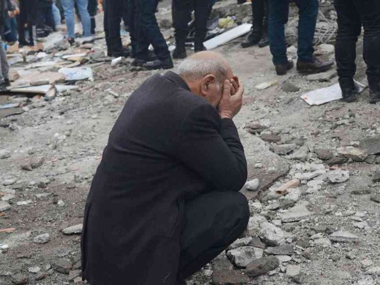 Dalla Cei 500mila euro per i terremotati. Come donare con la Caritas