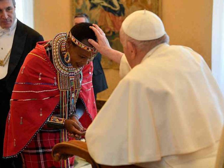 Il Papa: non divoriamo più le risorse naturali, impariamo dagli indigeni
