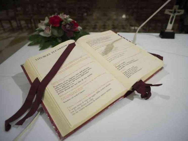 Il Papa: la Messa con rito preconciliare solo con autorizzazione della Santa Sede