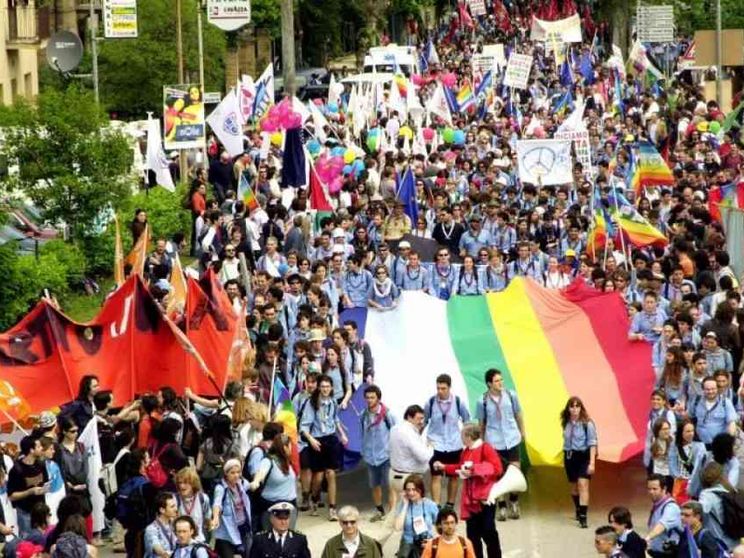 «Si continua a parlare solo di armi». Il popolo della pace in marcia