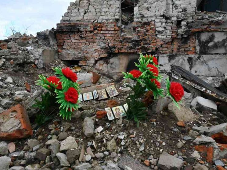 Ucraina, smettiamola di arruolare i morti e si pensi a un referendum