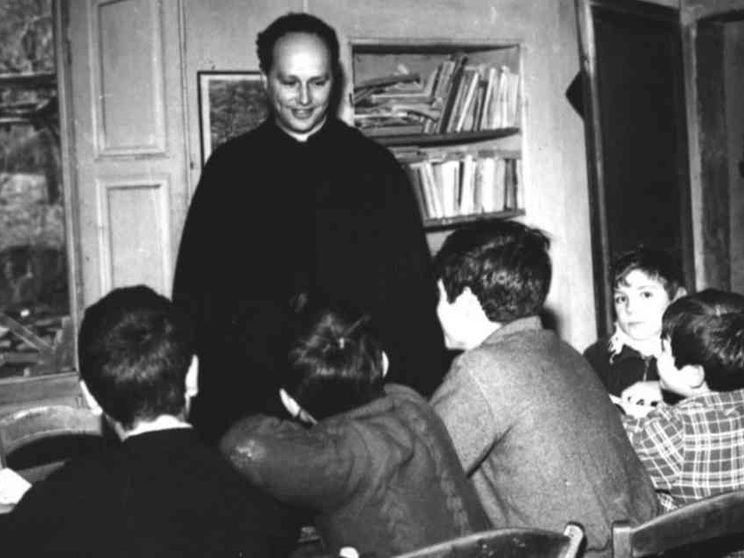 Il cardinale Zuppi e la lezione di Don Milani: «Cercava solo l'amore»