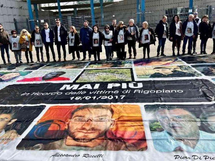 La tragedia di Rigopiano, 25 assolti e 5 condannati. La rabbia dei parenti