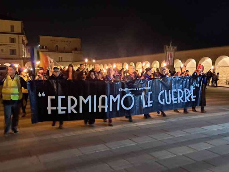 La Marcia della Pace nel buio della notte, in cerca della luce