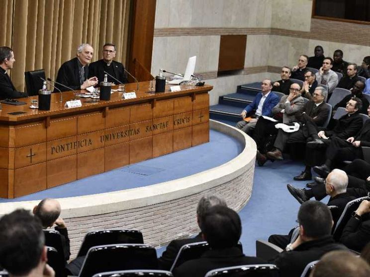 Zuppi: la Chiesa è comunione, che è molto di più della democrazia