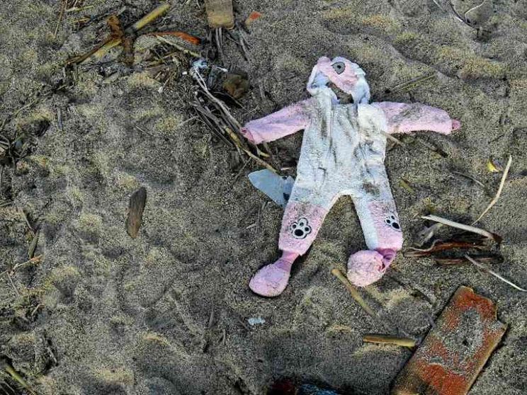 I punti ancora oscuri del naufragio di Cutro: gli avvistamenti, gli Sos