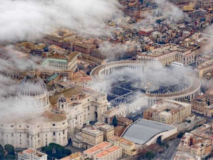Papa Francesco: stop all’uso gratuito degli immobili della Santa Sede