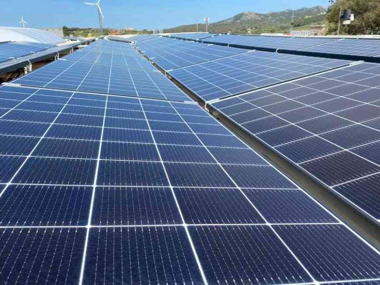 Rinnovabili in crescita continua, l'energia pulita vede il sorpasso